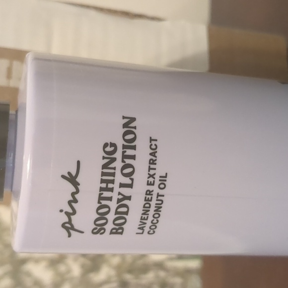 Pink Victoria secret soothing body lotion lavender New - Picture 2 of 5